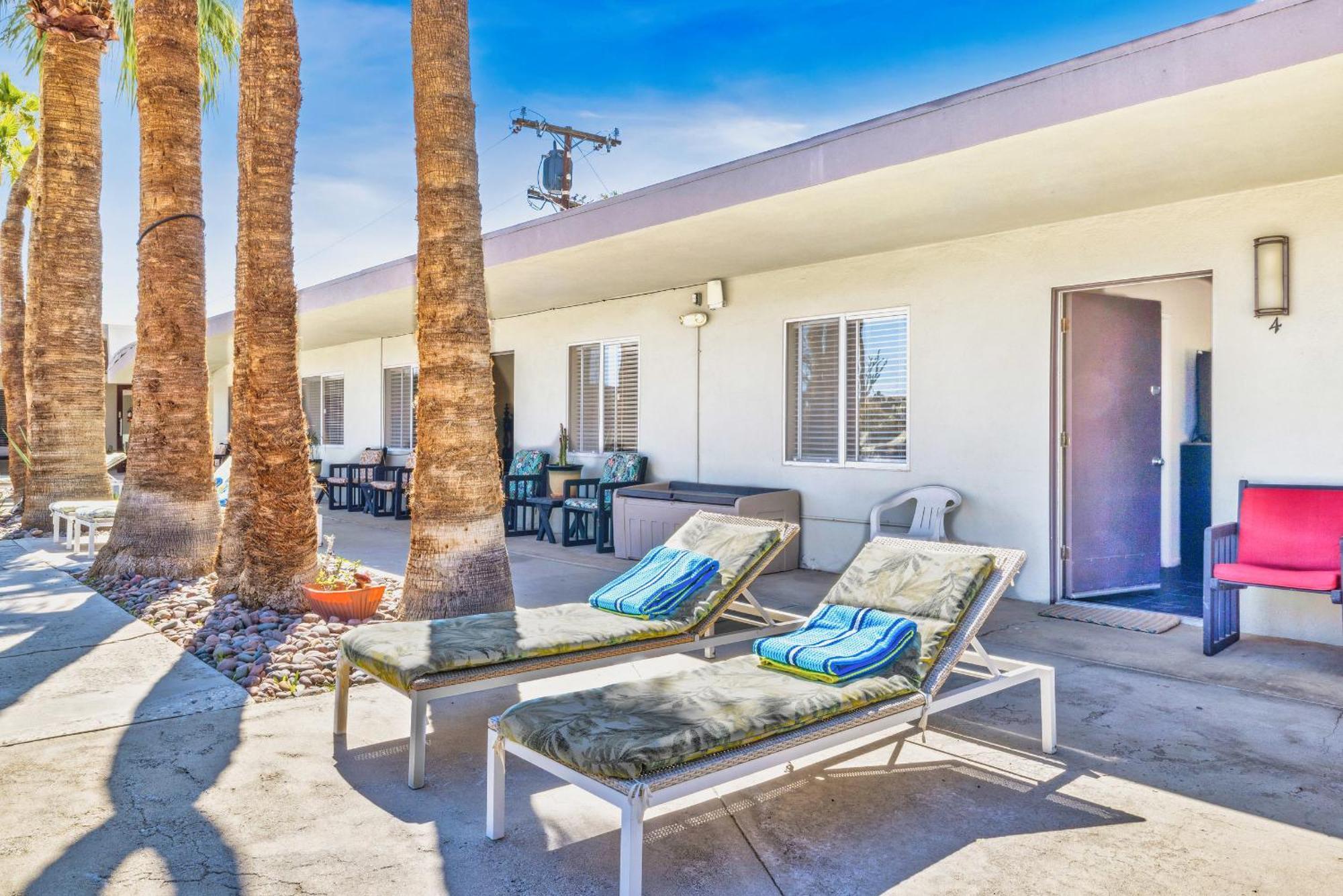 Lido Palms Resort And Spa Desert Hot Springs Exterior photo